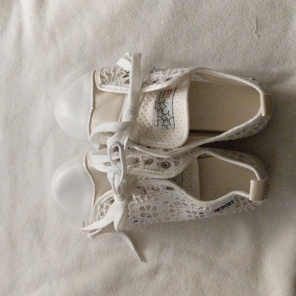 Ok Sport women's sz 5 white lace up sneakers New